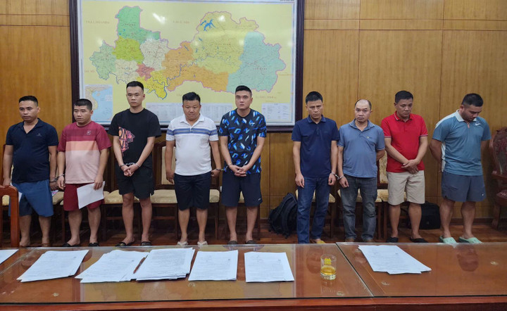 9 đối tượng trong đường dây cá độ bóng đá liên tỉnh bi Công an Bắc Ninh bắt giữ. (Ảnh Công an Bắc Ninh).