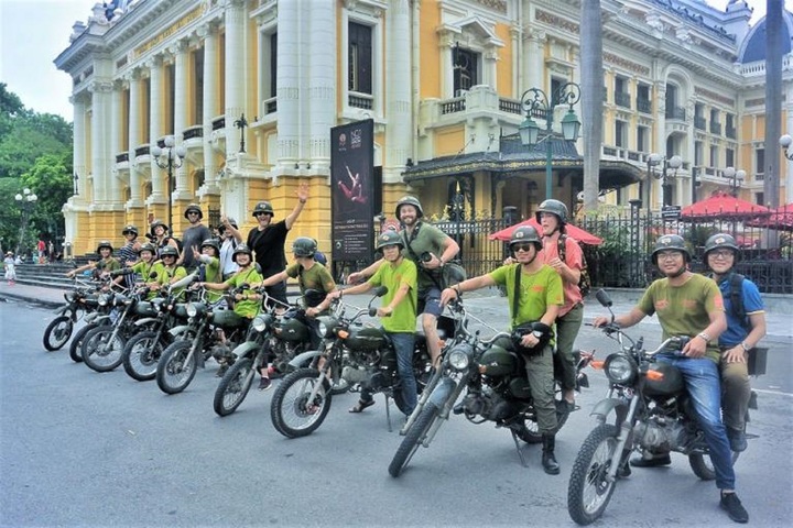 Explore Hanói em um carro antigo. (Foto: motogo.vn).
