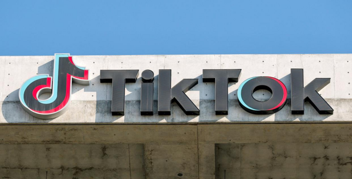 Logo của TikTok trên một tòa nhà tại Mỹ. (Nguồn: Reuters)