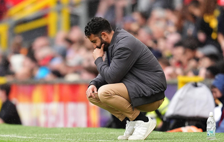 HLV Ruben Amorim căng thẳng.