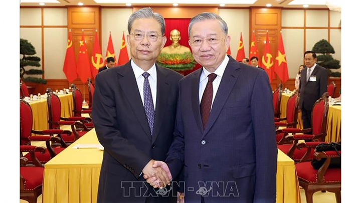 ​Tổng Bí thư Tô Lâm và Ủy viên trưởng Nhân đại toàn quốc Trung Quốc Triệu Lạc Tế. (Ảnh: Thống Nhất/ TTXVN)