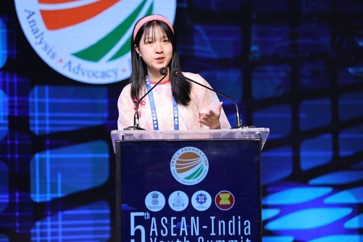 Đại biểu Nguyễn Khánh Linh.