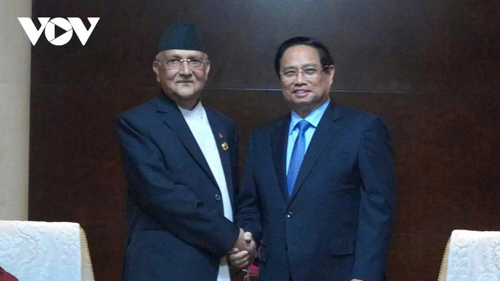 Thủ tướng Phạm Minh Chính đề nghị hai bên tăng cường trao đổi đoàn cấp cao và các cấp; khẳng định Việt Nam sẵn sàng hỗ trợ đào tạo cán bộ, công chức của Nepal.