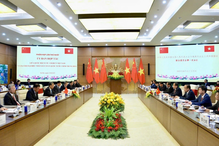 Toàn cảnh phiên họp lần thứ nhất Ủy ban hợp tác giữa Quốc hội Việt Nam và Nhân đại toàn quốc Trung Quốc.
