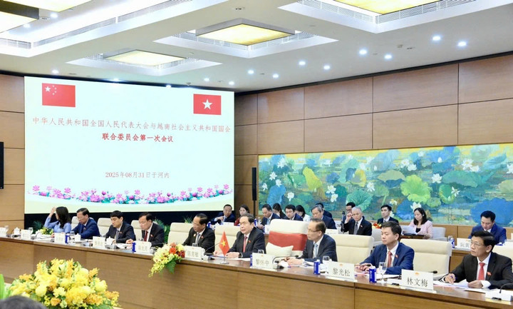 Các đại biểu tại phiên họp lần thứ nhất Ủy ban hợp tác giữa Quốc hội Việt Nam và Nhân đại toàn quốc Trung Quốc.