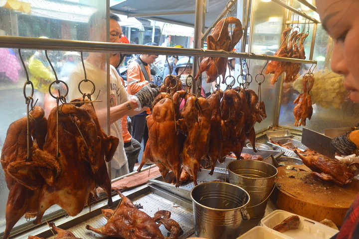 Tiệm vịt quay ở TP.HCM ‘hốt bạc’ dịp 2/9, doanh thu cả trăm triệu đồng