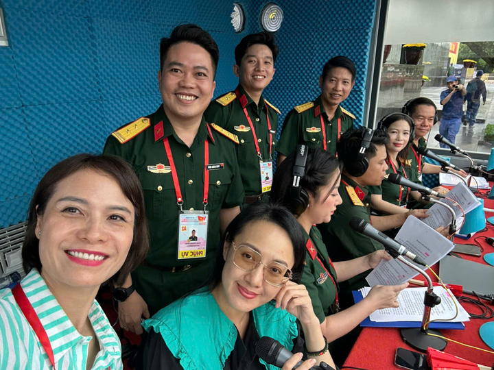 Đọc thuyết minh lễ diễu binh, diễu hành A80 vừa là vinh dự, vừa là sứ mệnh cao cả của phát thanh viên Hồng Huệ.