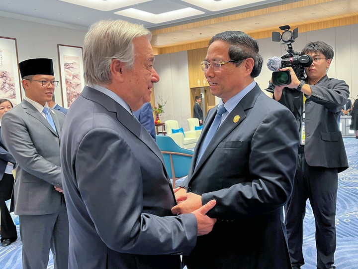 Thủ tướng Chính phủ Phạm Minh Chính gặp Tổng Thư ký Liên Hợp Quốc Antonio Guterres. (Ảnh: VGP/Nhật Bắc)