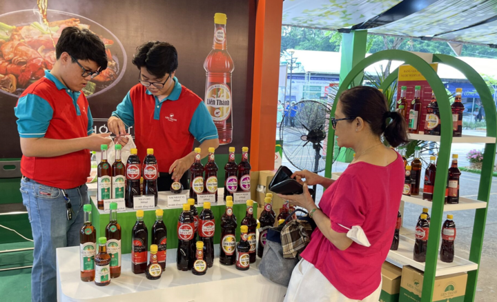 Chuyển hướng sản xuất với nguyên liệu là trái thơm tạo cho Liên Thành sản phẩm nước mắm chay đi vào thị trường ngách nhưng lượng khách hàng lớn và xuất mạnh vào thị trường Halal.