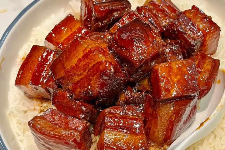 Món thịt thành phẩm có màu sắc và hương vị hấp dẫn. (Ảnh: Sohu)