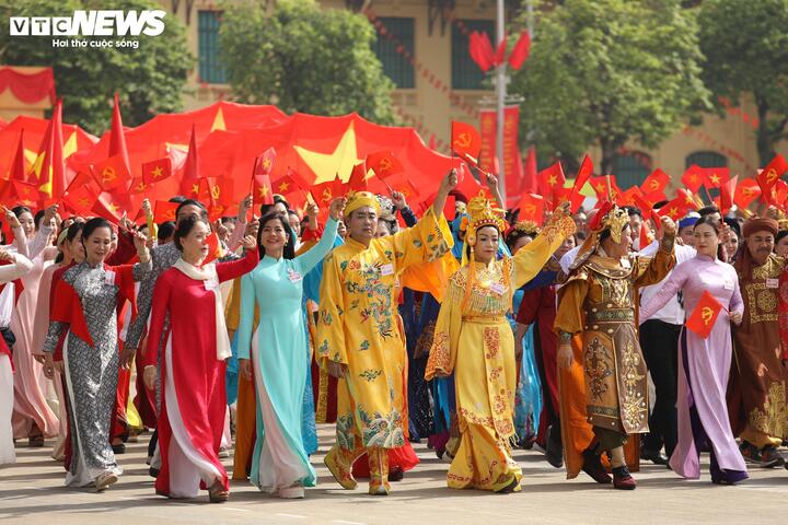 Khối quy tụ đông đảo Nghệ sĩ nhân dân, Nghệ sĩ ưu tú và các nghệ sĩ đến từ những nhà hát lớn: Tuồng, Chèo, Cải lương (nay là Nhà hát Sân khấu Truyền thống Quốc gia), Nhà hát Tuổi trẻ, Nhà hát Ca Múa Nhạc Quốc gia, Nhà hát Kịch Việt Nam…