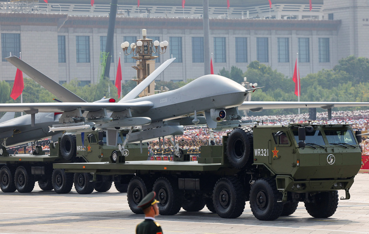 Nhiều loại máy bay không người lái lần đầu tiên xuất hiện. (Ảnh: Reuters)