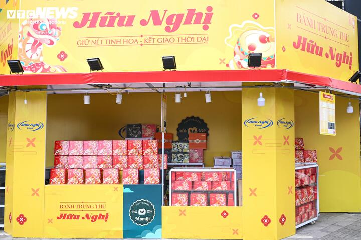 Đón rằm tháng Bảy, bánh trung thu lên kệ sớm - 1