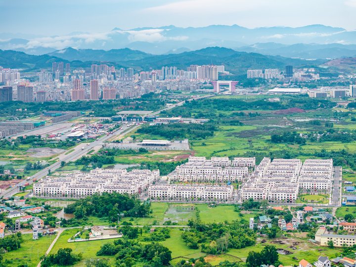 Vị trí chiến lược giúp Móng Cái hưởng lợi lớn từ sự dịch chuyển chiến lược của kinh tế Trung Quốc.