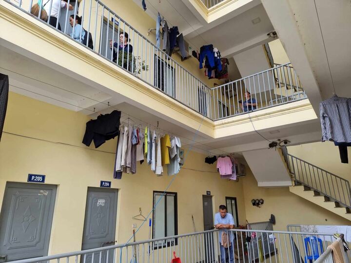 Nhà trọ Hà Nội khan hiếm, giá cao ngất, sinh viên chật vật tìm thuê