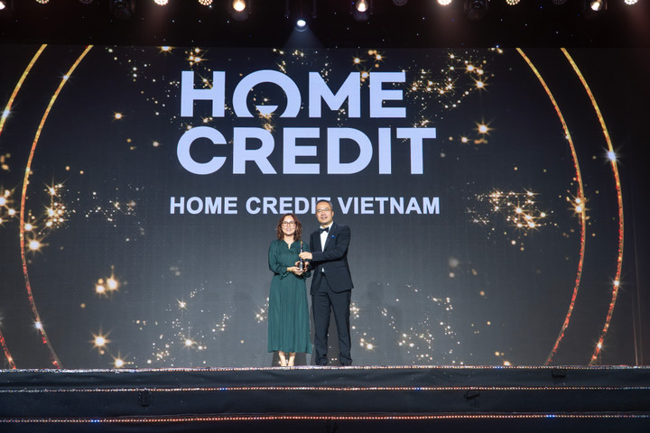 Ngày 14/8 vừa qua, Home Credit được vinh danh là “Nơi làm việc tốt nhất châu Á” lần thứ 5 liên tiếp. (Ảnh: Home Credit)