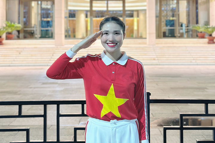 Đại úy Nguyễn Linh Na là một trong 80 vận động viên được tuyển chọn vào đội hình rước đuốc từ Bảo tàng Hồ Chí Minh đến Quảng trường Ba Đình, mở màn cho lễ diễu binh, diễu hành kỷ niệm 80 năm Cách mạng Tháng Tám và Quốc khánh 2/9.