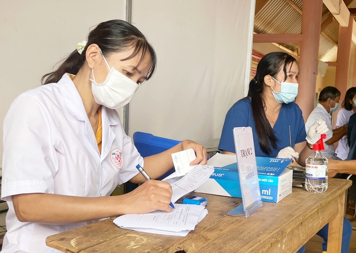 Bộ Y tế đề nghị các địa phương luân chuyển bác sĩ về tuyến xã làm việc