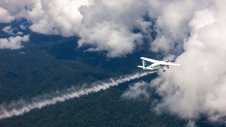 Công nghệ đuổi mây - tạo mưa nhân tạo (cloud seeding) - được nhiều quốc gia coi là giải pháp chiến lược. (Nguồn: BBC)