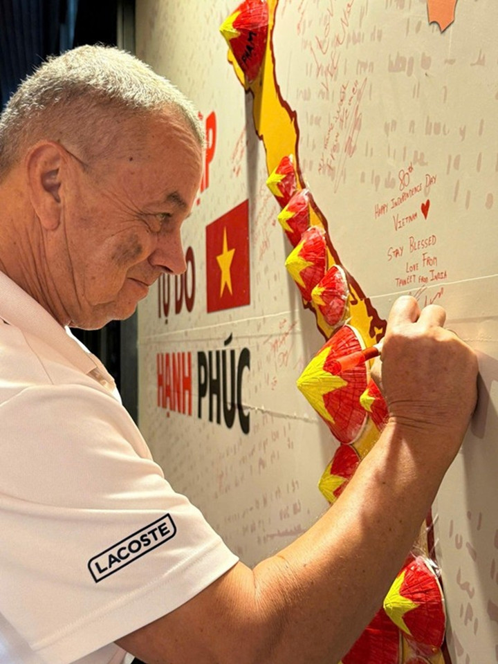 Nam đảo Phú Quốc rực rỡ cờ và pháo hoa dịp 2/9 khiến du khách không thể rời mắt - 4