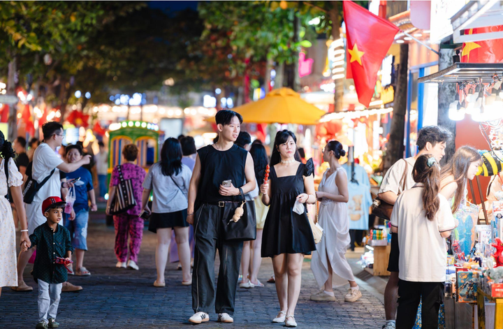 Nam đảo Phú Quốc rực rỡ cờ và pháo hoa dịp 2/9 khiến du khách không thể rời mắt - 5