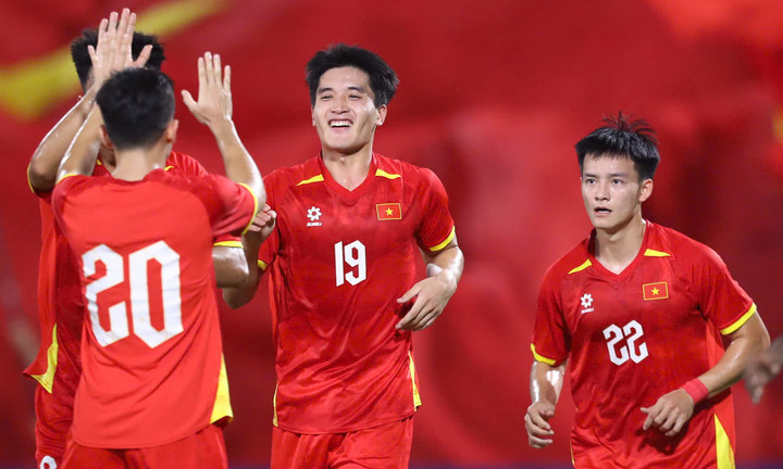 U23 Việt Nam dẫn trước 1 bàn sau hiệp đầu tiên.