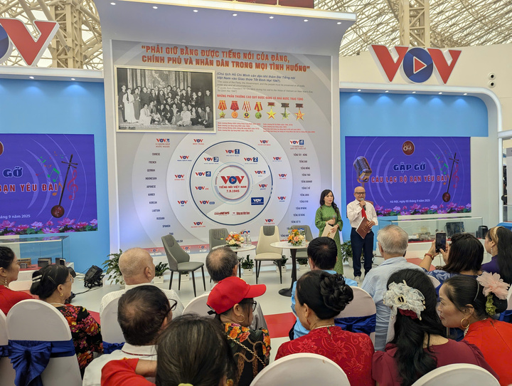 Không khí tại chương trình giao lưu “Câu lạc bộ Bạn yêu Đài Tiếng nói Việt Nam”.