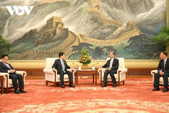 Chủ tịch nước Lương Cường hội kiến Ủy viên trưởng Nhân đại toàn quốc Trung Quốc Triệu Lạc Tế.