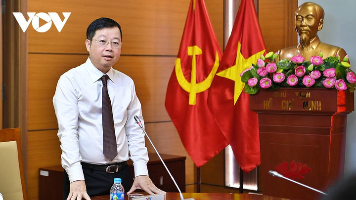 Tổng Giám đốc VTV Nguyễn Thanh Lâm thay mặt cán bộ, viên chức, người lao động VTV chúc mừng 80 năm thành lập Đài Tiếng nói Việt Nam.