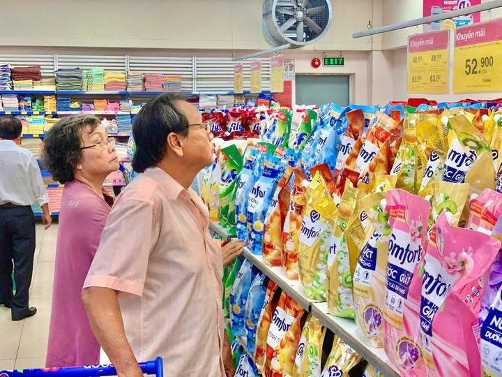 Khách hàng chỉ cần mua 1 sản phẩm unilever tại hệ thống siêu thị Saigon Co.op là đã đóng góp cho chương trình Cùng em vững bước.