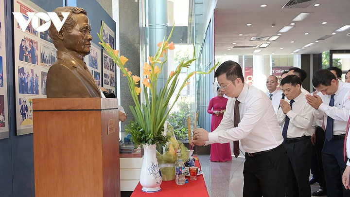 Tổng Giám đốc VTV Nguyễn Thanh Lâm chúc mừng 80 năm thành lập Đài VOV - 7