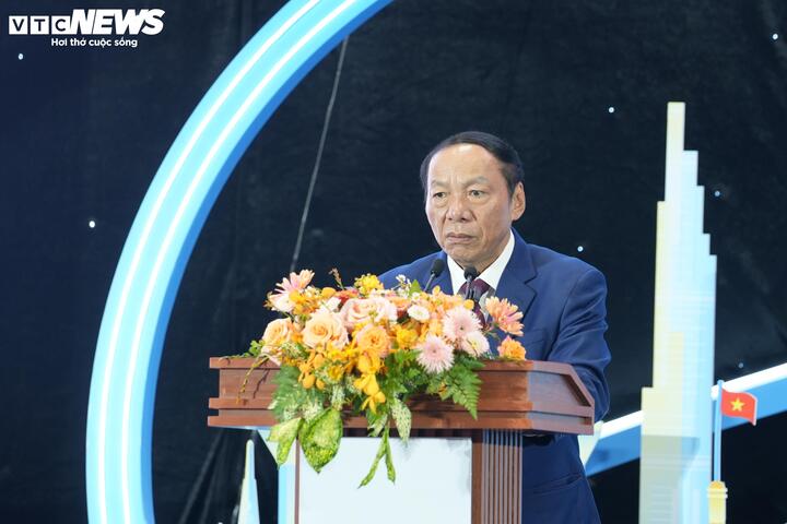 Bộ trưởng Bộ VH-TT&DL Nguyễn Văn Hùng phát biểu.