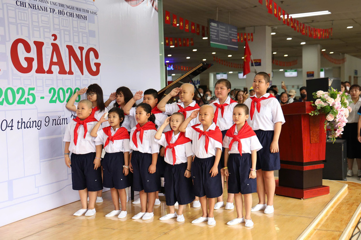 Các bệnh nhi tham gia Lễ khai giảng năm học 2025-2026. (Ảnh: Như Thúy)
