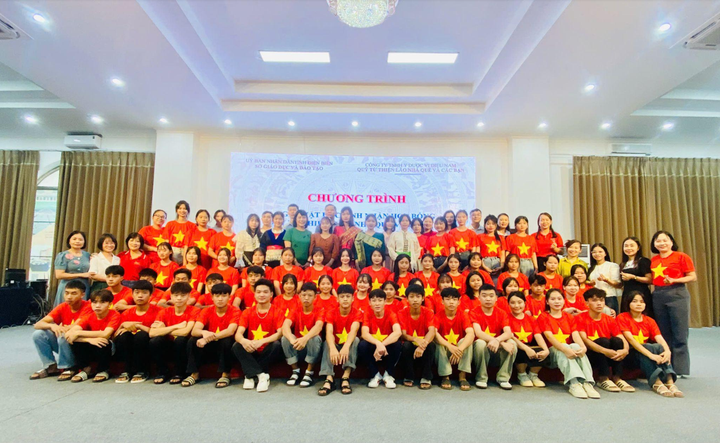 Trao học bổng ‘Lão Nhà Quê và Các bạn’ tới học sinh nghèo Điện Biên - 2