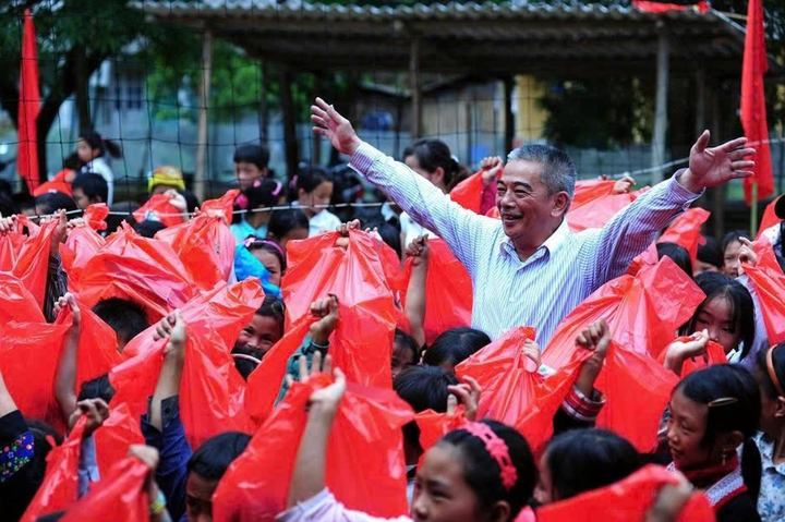 Trao học bổng ‘Lão Nhà Quê và Các bạn’ tới học sinh nghèo Điện Biên - 3