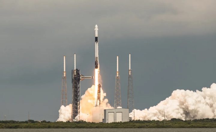 Roket Falcon diluncurkan di AS. (Sumber: SpaceX)