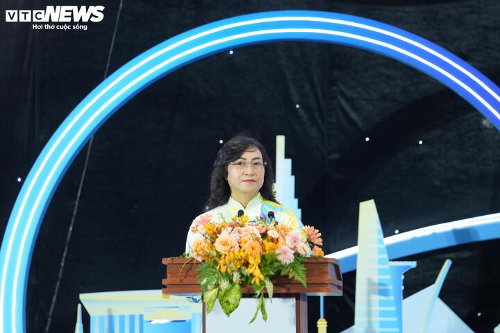 Thứ trưởng Bộ Công Thương - Phan Thị Thắng phát biểu lễ khai mạc.