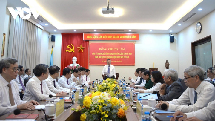 Toàn cảnh buổi làm việc.