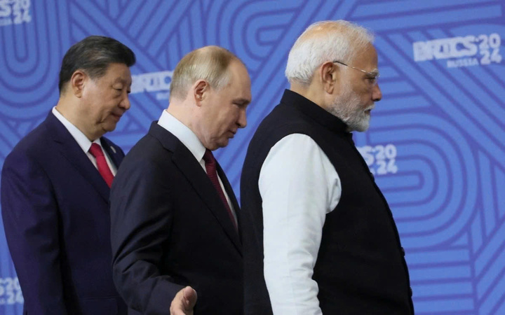 Các nhà lãnh đạo Trung Quốc (Tập Cận Bình), Nga (Vladimir Putin) và Ấn Độ (Narendra Modi) tại Hội nghị thượng đỉnh BRICS 2024. (Ảnh: Reuters)