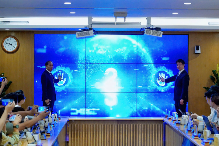 Upacara peluncuran Penghargaan Produk Teknologi Digital Make in Vietnam 2025. (Foto: Kementerian Sains dan Teknologi)