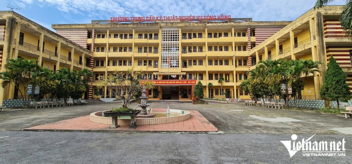 For many years, there have been no students at the headquarters of the Song Hong Technical and Vocational College. (Photo: XĐ)