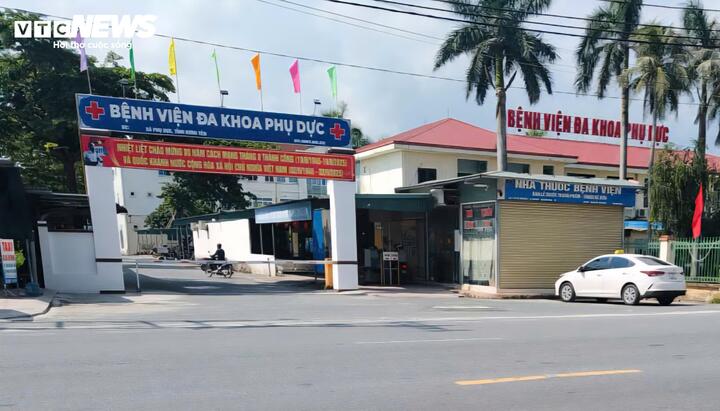 Im Phu Duc General Hospital wurden 42 Schüler und ein Lehrer der An My Primary School aufgenommen und behandelt, die am 3. September nach dem Mittagessen im Internat ungewöhnliche Symptome zeigten.