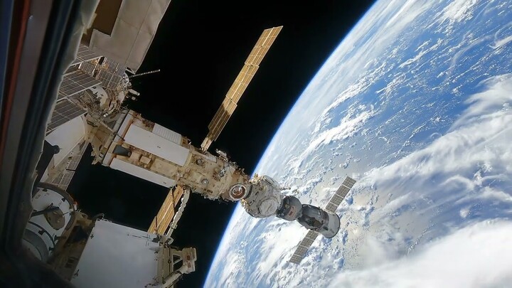 Công nghệ 6/9: Nga ra mắt dây chuyền lắp ráp vệ tinh đầu tiên