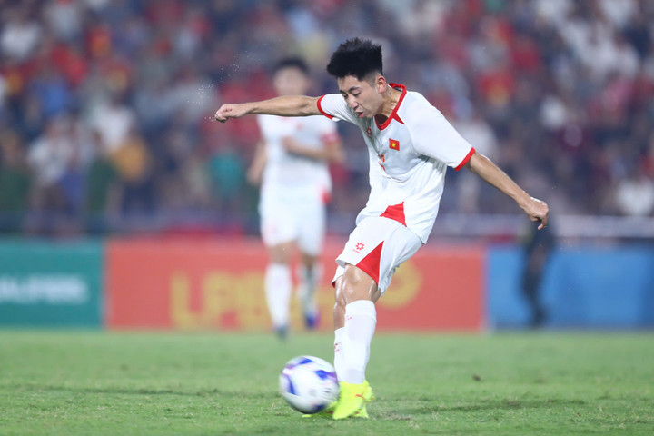 Nhật Minh thường xuyên tham gia tấn công.