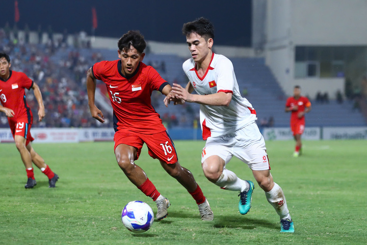 U23 Việt Nam áp đảo U23 Singapore.