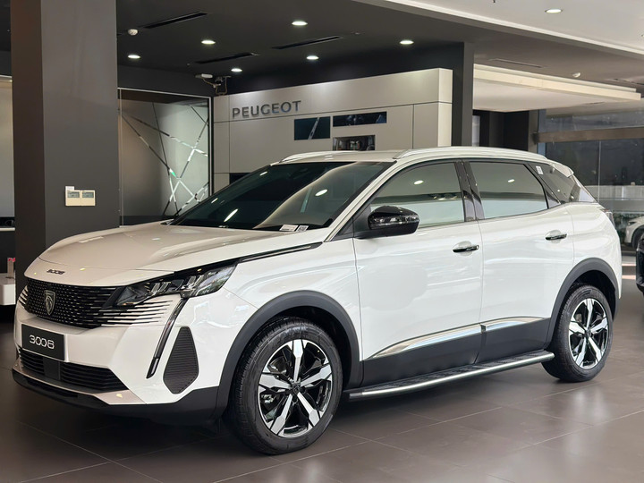 Peugeot 3008 mang thiết kế hiện đại, tinh tế với ngôn ngữ tạo hình đặc trưng của hãng xe Pháp.