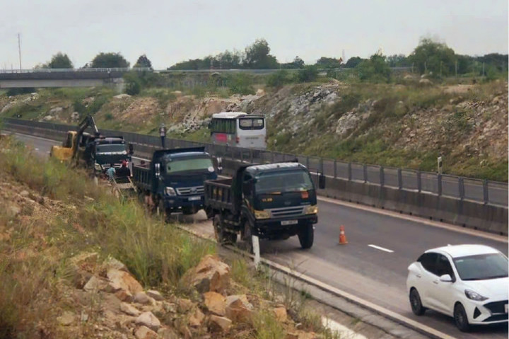 Vị trí sạt lở cát. (Ảnh: B.H)