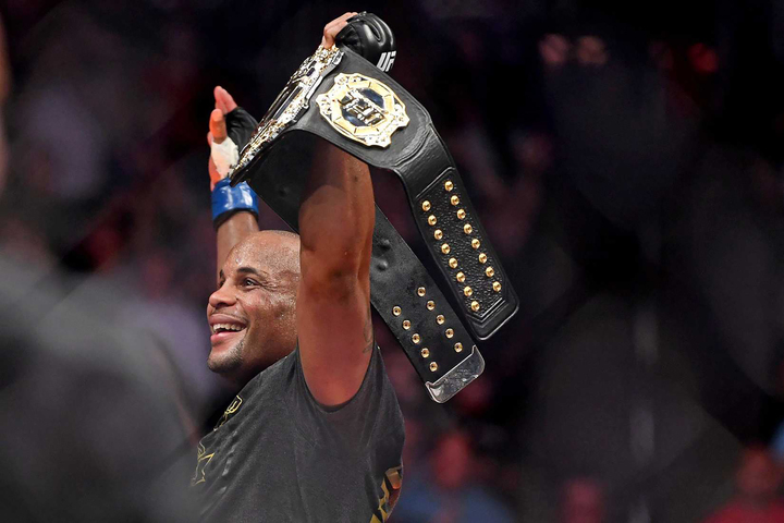 Daniel Cormier từng vô địch UFC ở hạng Light Heavyweight và Heavyweight