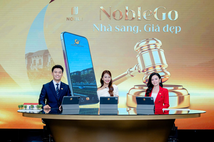 MC - Diễn viên Huyền Trang (giữa) ấn tượng với Sunshine Legend City - dự án đặc biệt phù hợp cho người trẻ hiện nay