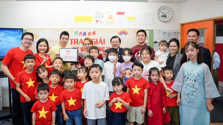 Trao giải cuộc thi "sứ giả tiếng Việt tại Nhật Bản" năm 2024.